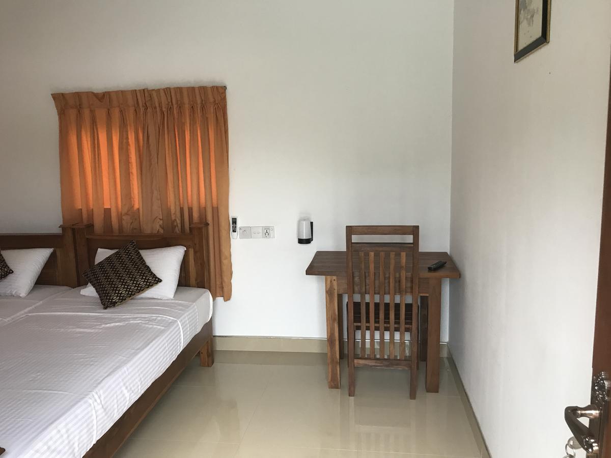 Deshani Holiday Inn Dambulla Exterior foto