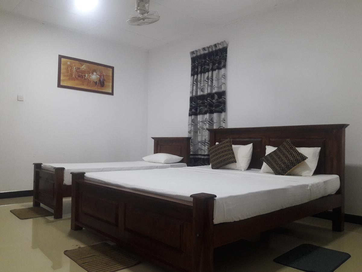 Deshani Holiday Inn Dambulla Exterior foto