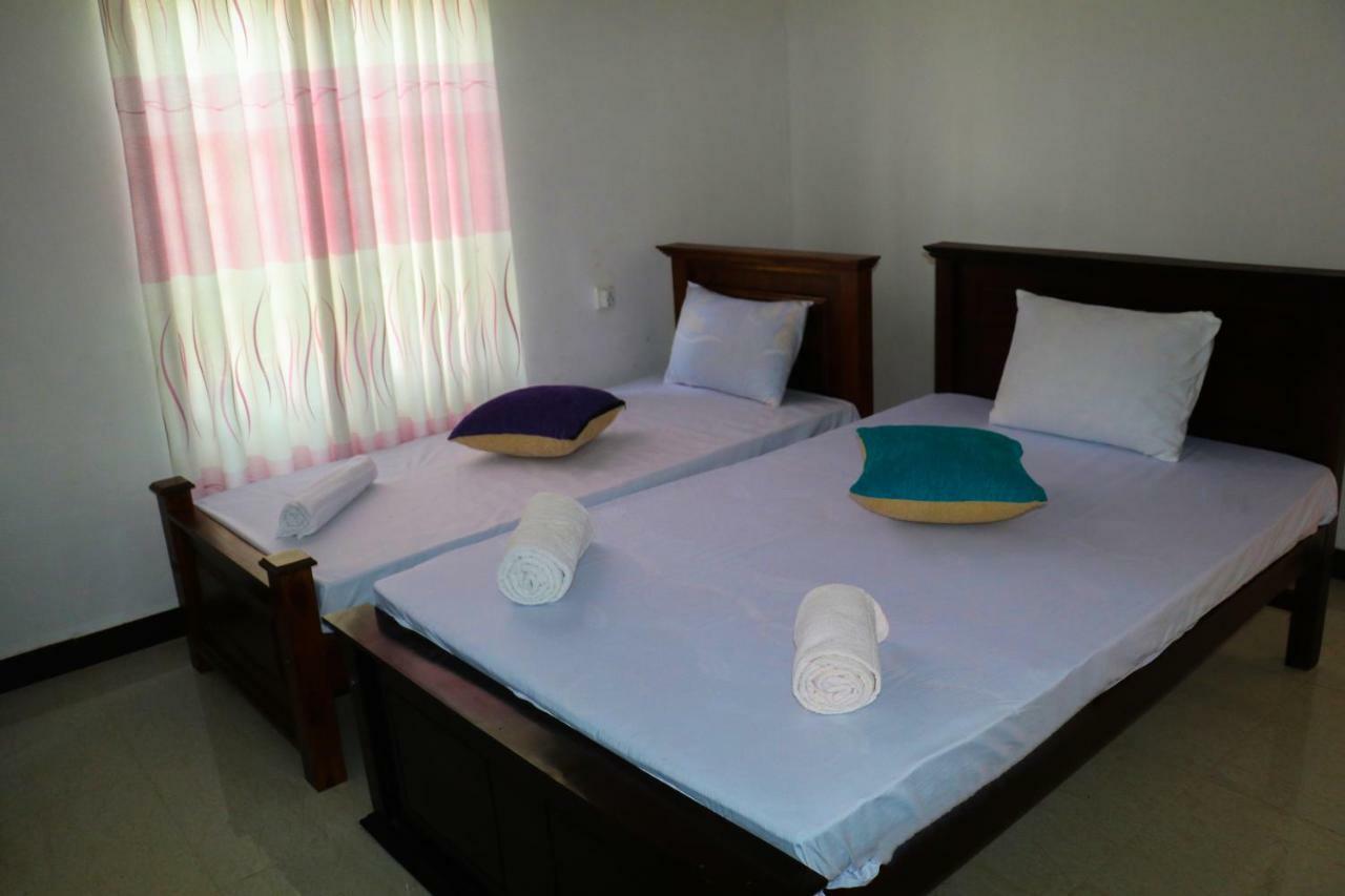 Deshani Holiday Inn Dambulla Exterior foto