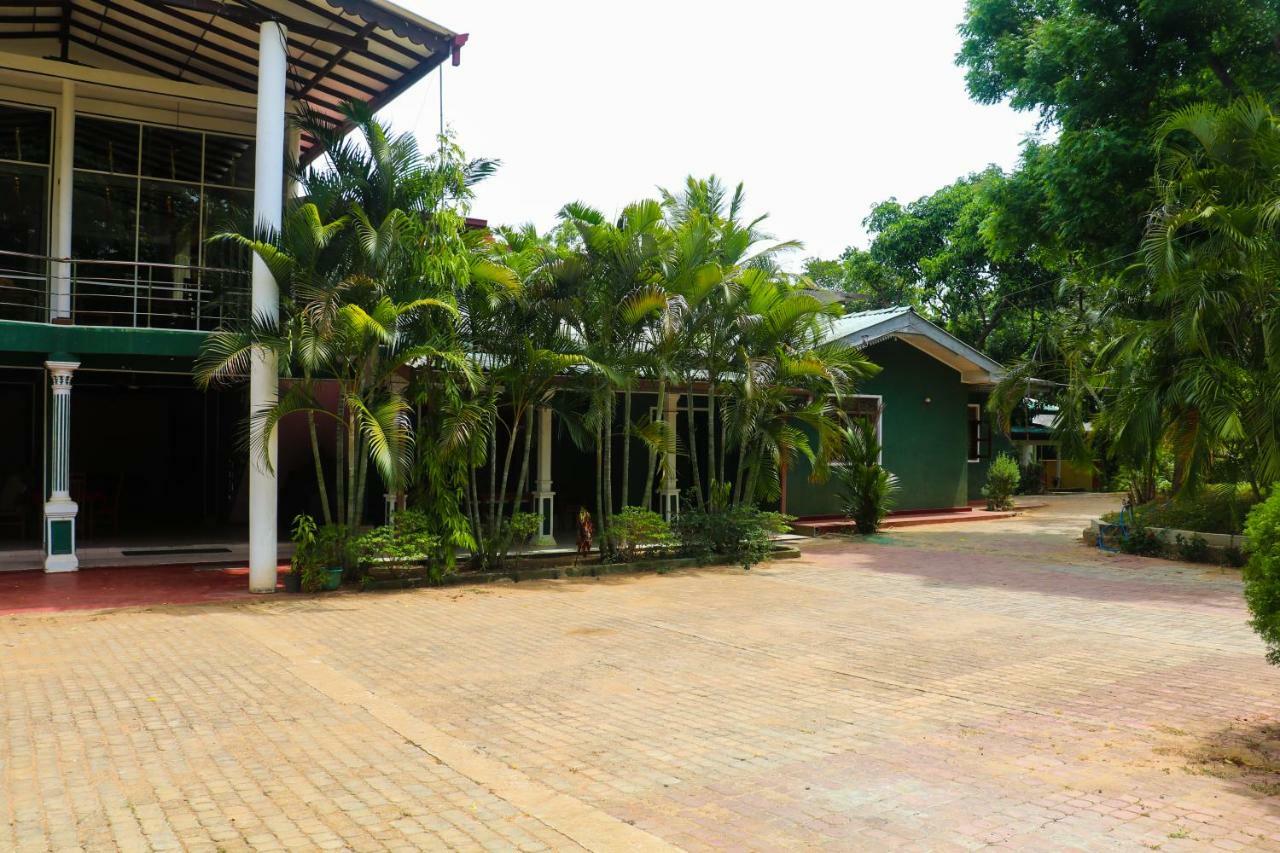 Deshani Holiday Inn Dambulla Exterior foto